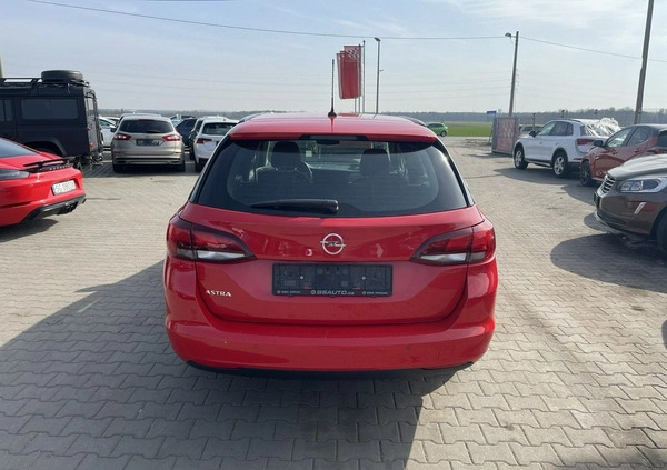 Opel Astra cena 25900 przebieg: 115000, rok produkcji 2019 z Miechów małe 67